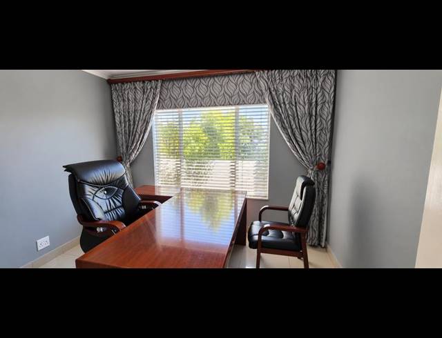 4 BEDROOM HOUSE FOR SALE IN ROOIHUISKRAAL